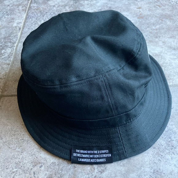 Adidas unisex world tour bucket hat black/white NYC NEW basketball hip hop - Picture 3 of 6